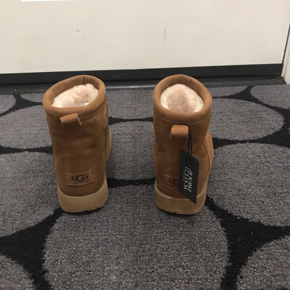 Women’s UGG - Classic mini leather waterproof boot - Picture 5 of 6